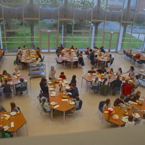 Ecole de prière 2023 - salle à manger - Foyer de Châteauneuf